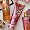 Парфумований лосьйон для тіла Victoria’s Secret Velvet Petals Candied Body Lotion 236 мл Парфумований лосьйон для тіла Victoria’s Secret Velvet Petals Candied Body Lotion 236 мл